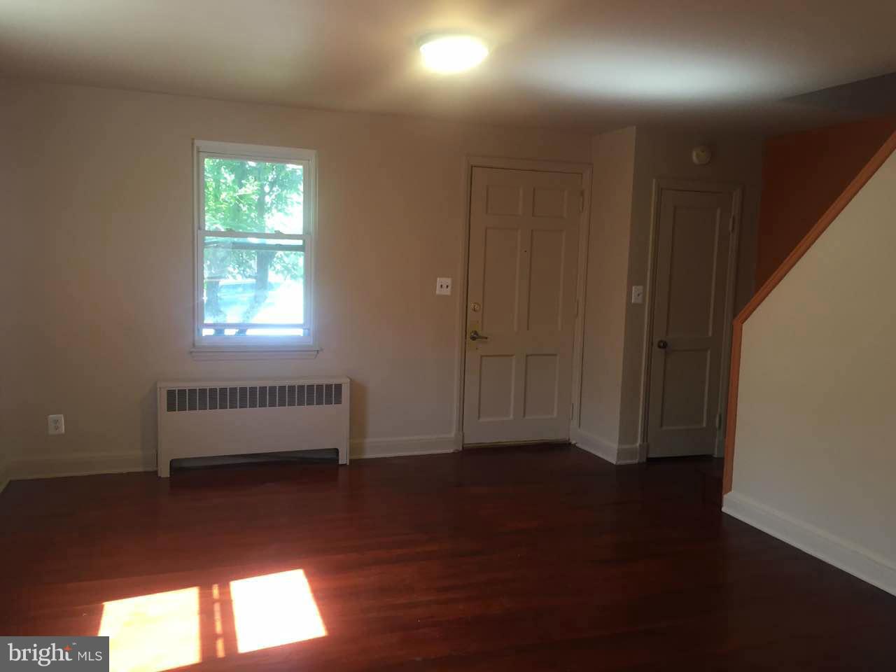 8633 Willow Oak Road Baltimore, MD 21234 - Photo 4 of 30 Living Room