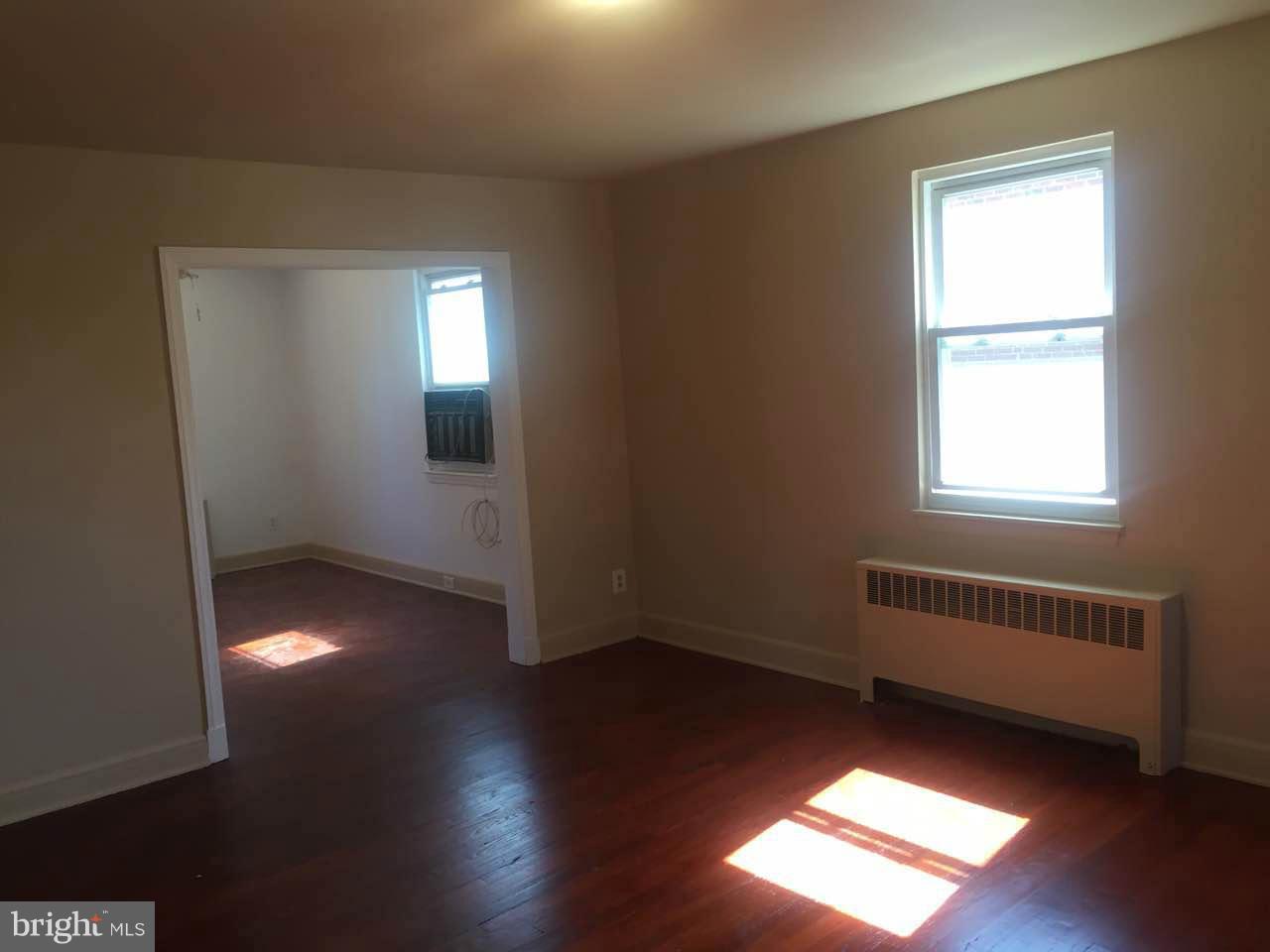 8633 Willow Oak Road Baltimore, MD 21234 - Photo 5 of 30 Living Room