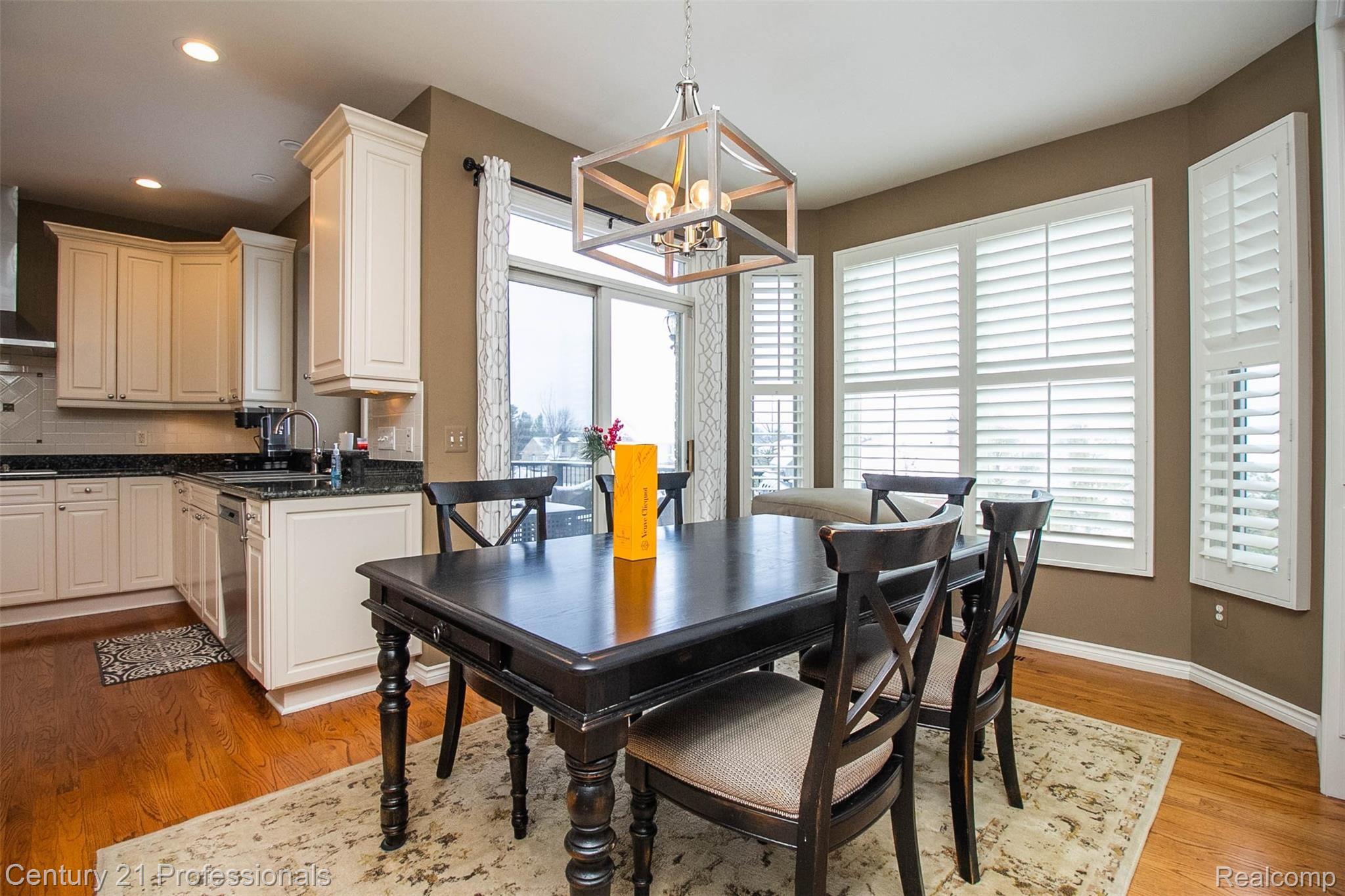 5374 Keswick Court Rochester, MI 48306 - Photo 14 of 40 22.jpg