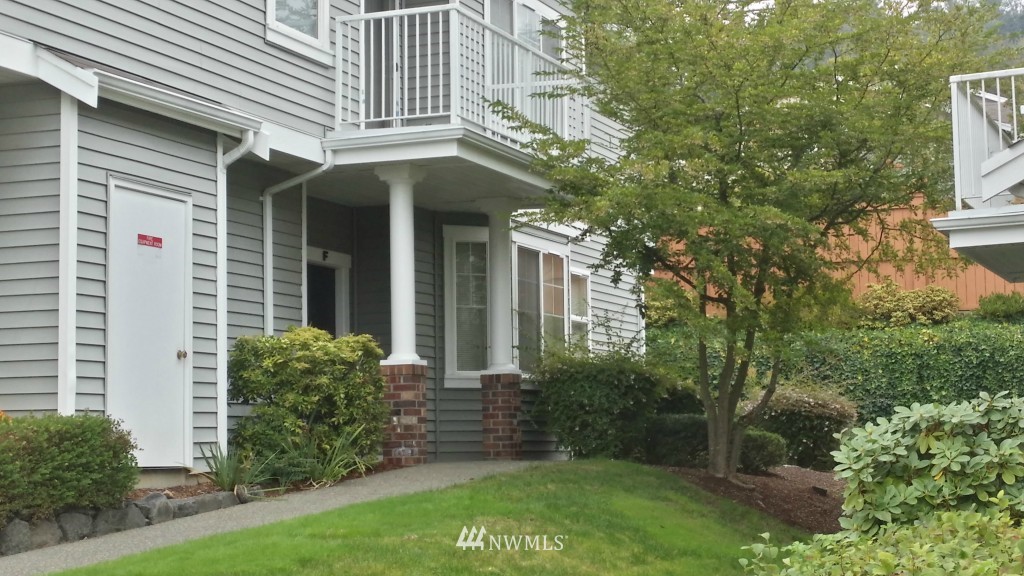 5020 Talbot Place South, Unit F Renton, WA 98055 - Photo 3 of 22