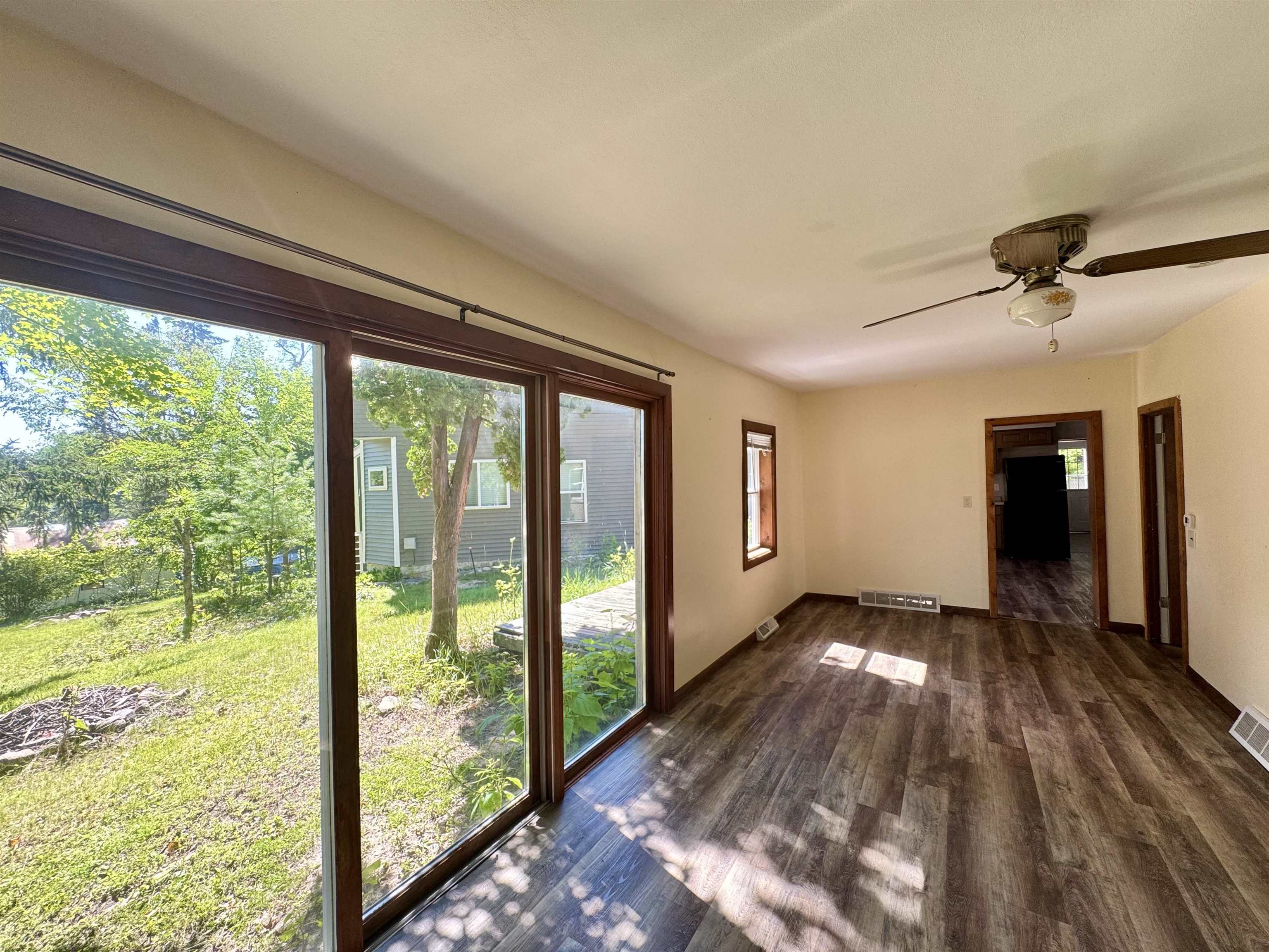 E1647 Grandview Road Waupaca, WI 54981 - Photo 6 of 17