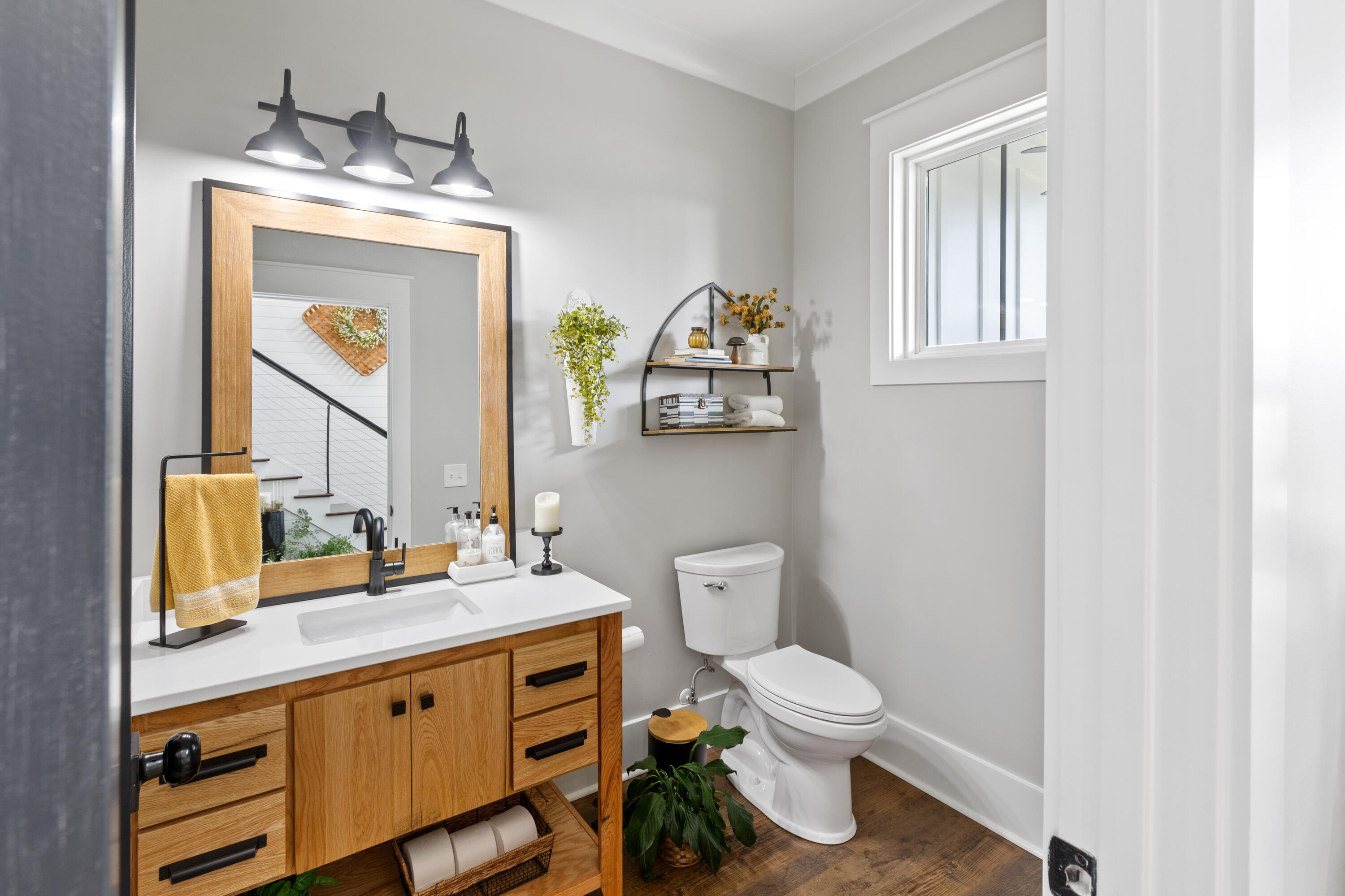 556 West Butternut Road Summerville, SC 29483 - Photo 55 of 59 Upstairs Guest Bath