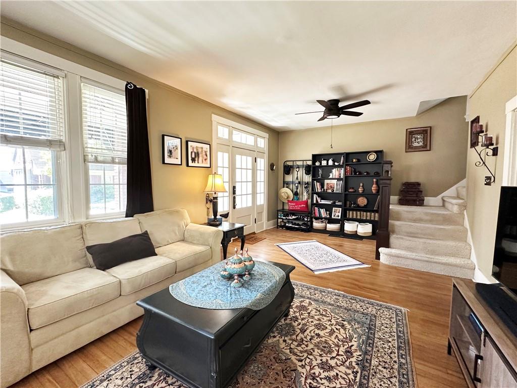 1210 Pemberton Street Pittsburgh, PA 15212 - Photo 3 of 18 Living Room