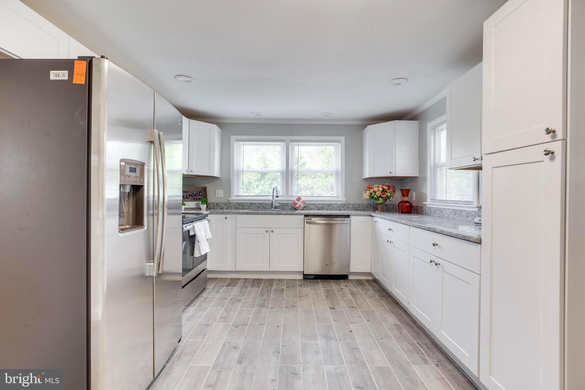 5202 Cedar Road Alexandria, VA 22309 - Photo 11 of 65 Completely Renovated Nice & Bright Kitchen