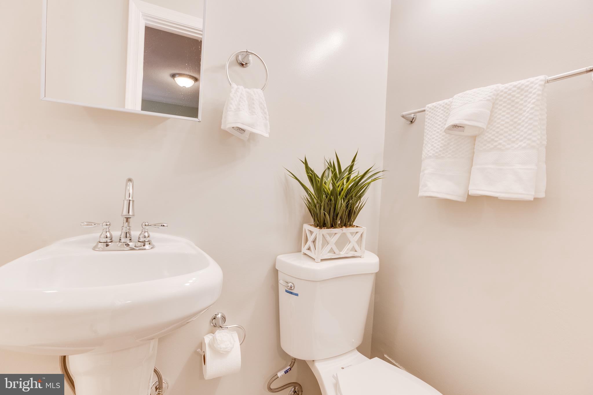 5202 Cedar Road Alexandria, VA 22309 - Photo 29 of 65 Attached Bathroom with Master bedroom
