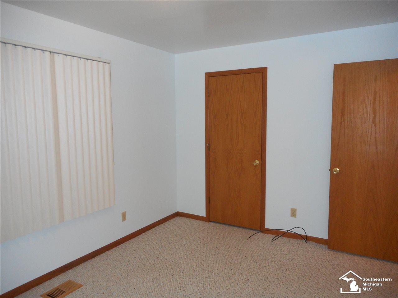 33983 Willow Road New Boston, MI 48164 - Photo 26 of 52 31317825-25.JPG