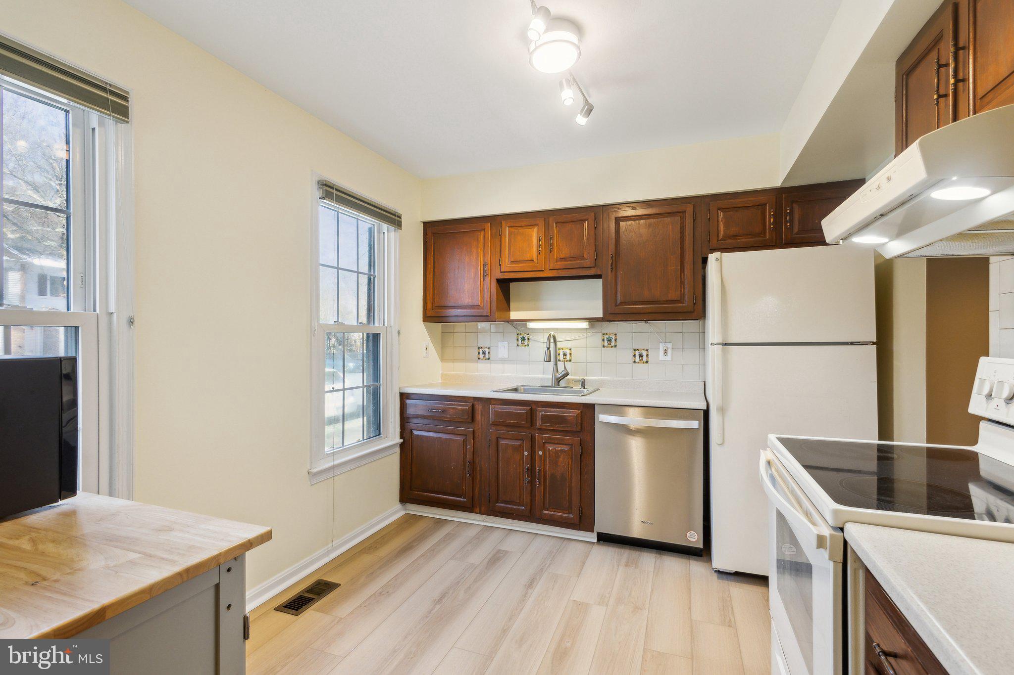 8567 Tyrolean Way Springfield, VA 22153 - Photo 5 of 23