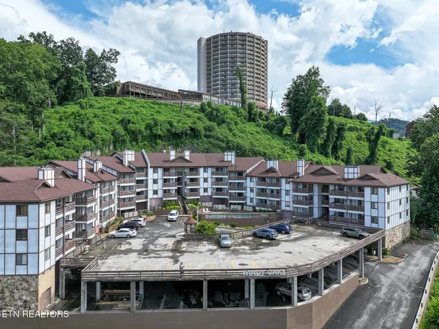 $388,800 | 616 Turkey Nest Road, Unit 108, Gatlinburg, TN 37738