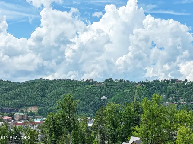 $388,800 | 616 Turkey Nest Road, Unit 108, Gatlinburg, TN 37738