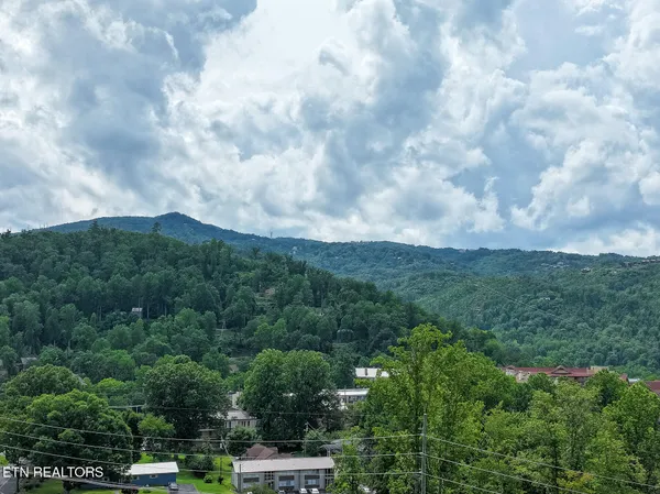 $388,800 | 616 Turkey Nest Road, Unit 108, Gatlinburg, TN 37738