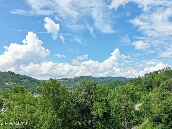 $388,800 | 616 Turkey Nest Road, Unit 108, Gatlinburg, TN 37738