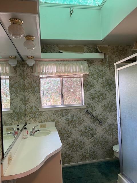 2060 Gettysburg Avenue Clovis, CA 93611 - Photo 12 of 40 a bathroom with a sink and a mirror