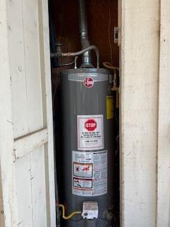 2060 Gettysburg Avenue Clovis, CA 93611 - Photo 32 of 40 a utility room with dryer and washer