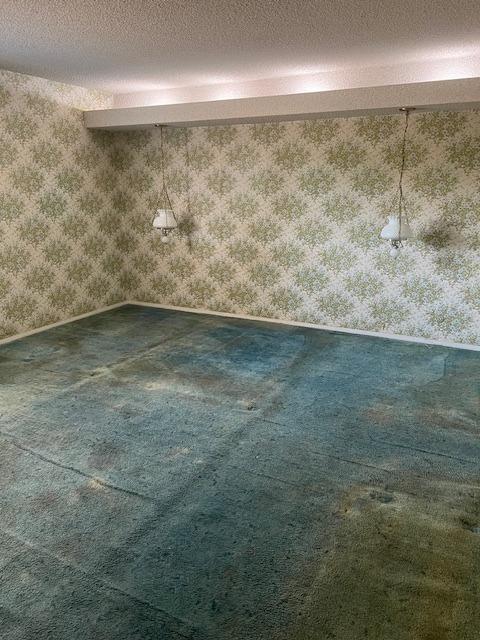 2060 Gettysburg Avenue Clovis, CA 93611 - Photo 10 of 40 a view of a room with a bench