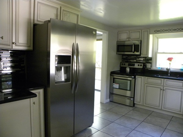 66 Shepard Road Sturbridge, MA 01566 - Photo 5 of 30