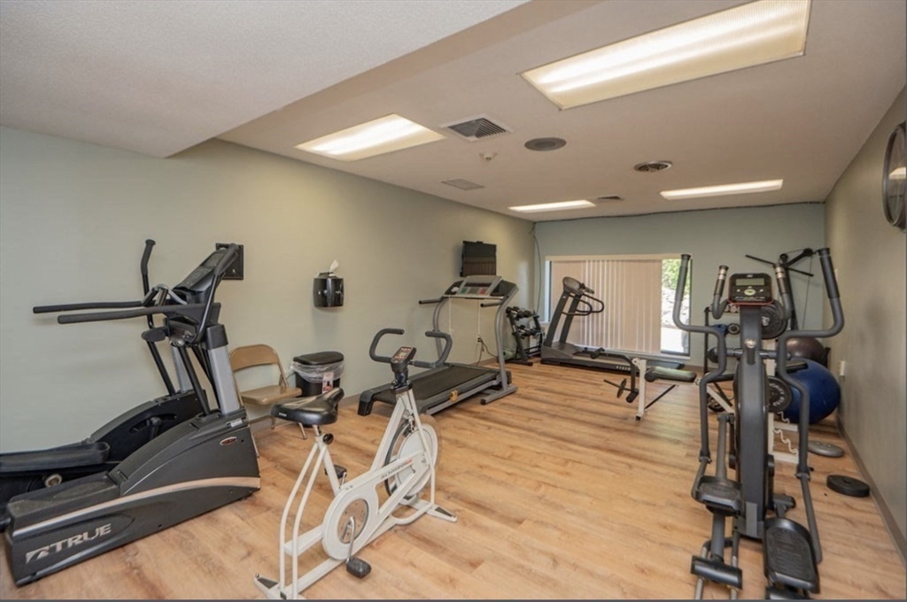 1002 Paradise Road, Unit PHH Swampscott, MA 01907 - Photo 18 of 19