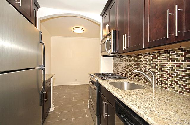 160 South Middle Neck Road, Unit 3A Great Neck, NY 11021 - Photo 7 of 13