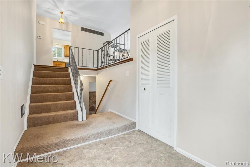 1411 Deerhurst Court Rochester Hills, MI 48307 - Photo 3 of 48