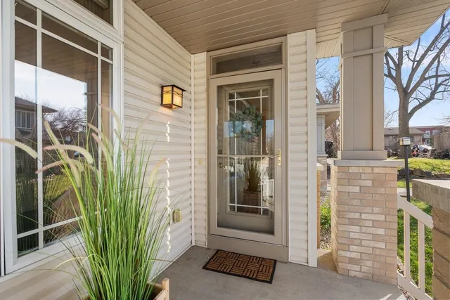 $325,000 | 127 Carriage Way, DeForest, WI 53532