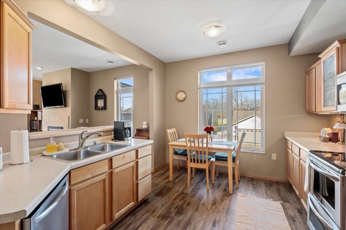 127 Carriage Way DeForest, WI 53532 - Photo 9 of 42