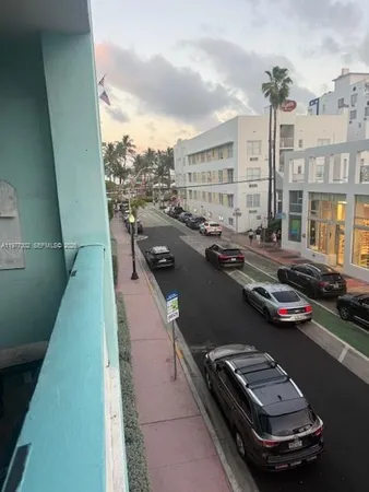 $2,400 | 701 Collins Avenue, Unit 2B, Miami Beach, FL 33139