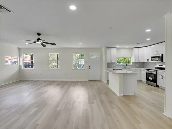 $199,999 | 215 Sparkling Water Drive, Huffman, TX 77336