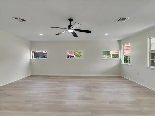 $199,999 | 215 Sparkling Water Drive, Huffman, TX 77336