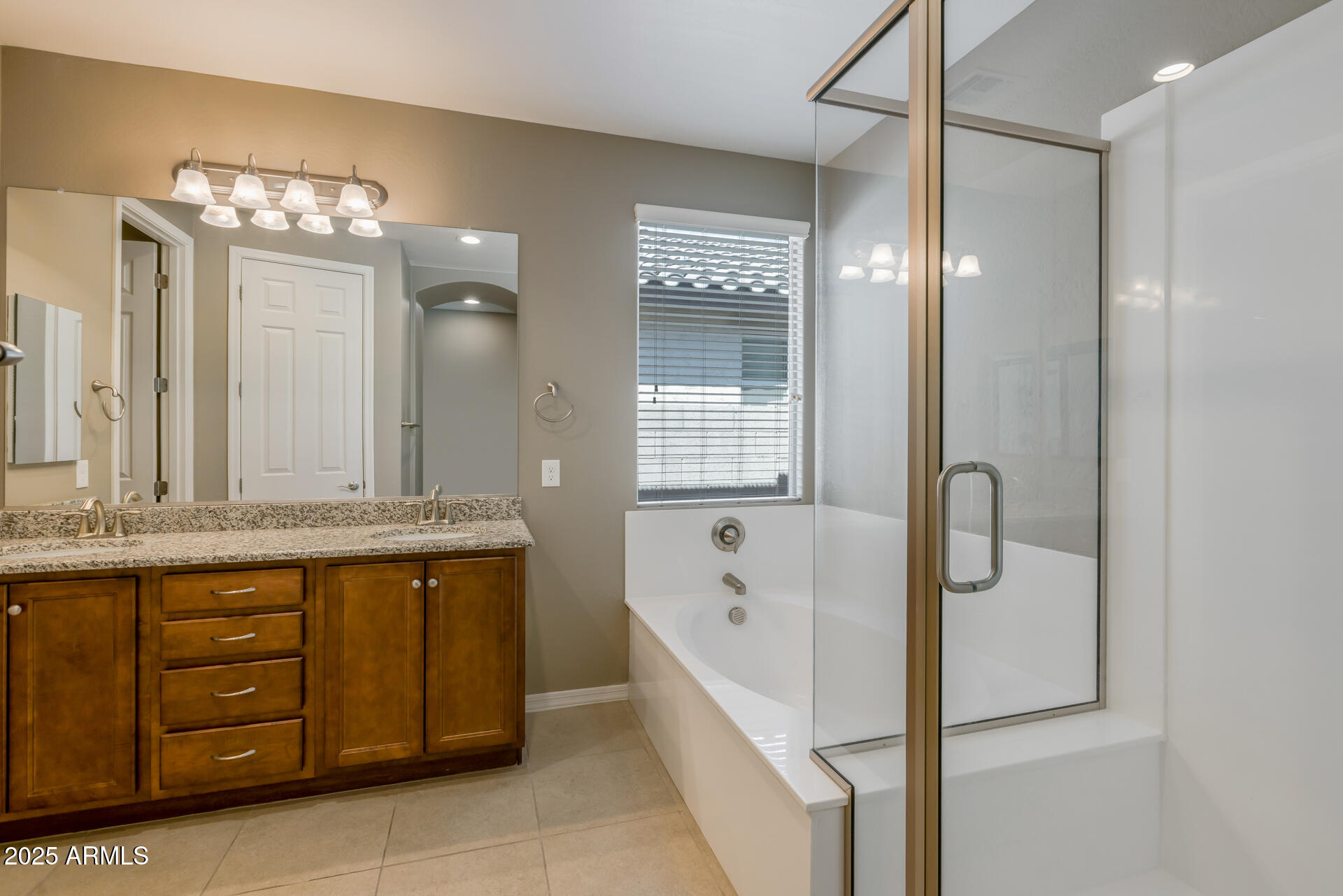 20673 East Canary Way Queen Creek, AZ 85142 - Photo 14 of 36 14) MASTER BATH