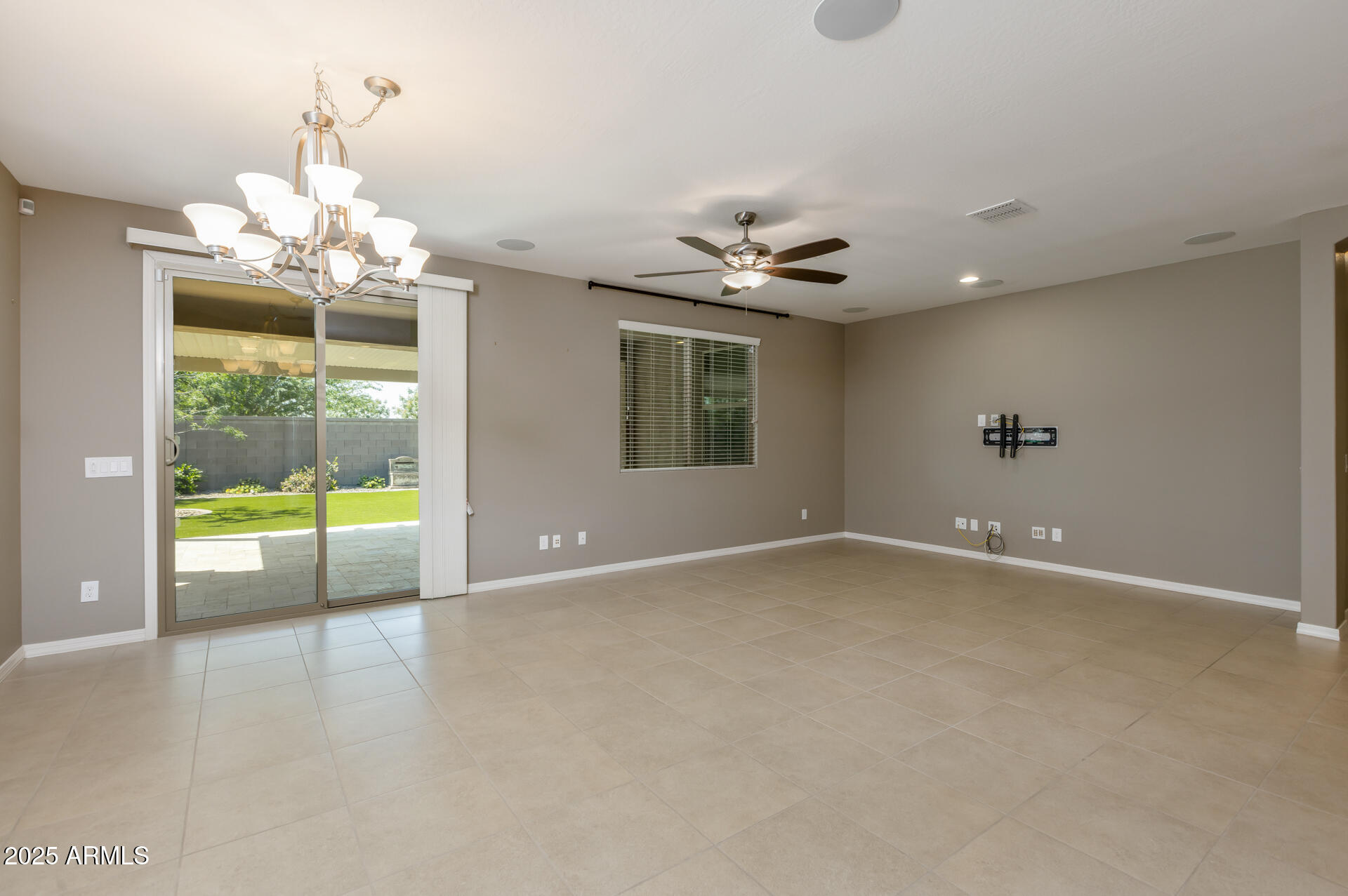 20673 East Canary Way Queen Creek, AZ 85142 - Photo 6 of 36 6) GREAT ROOM