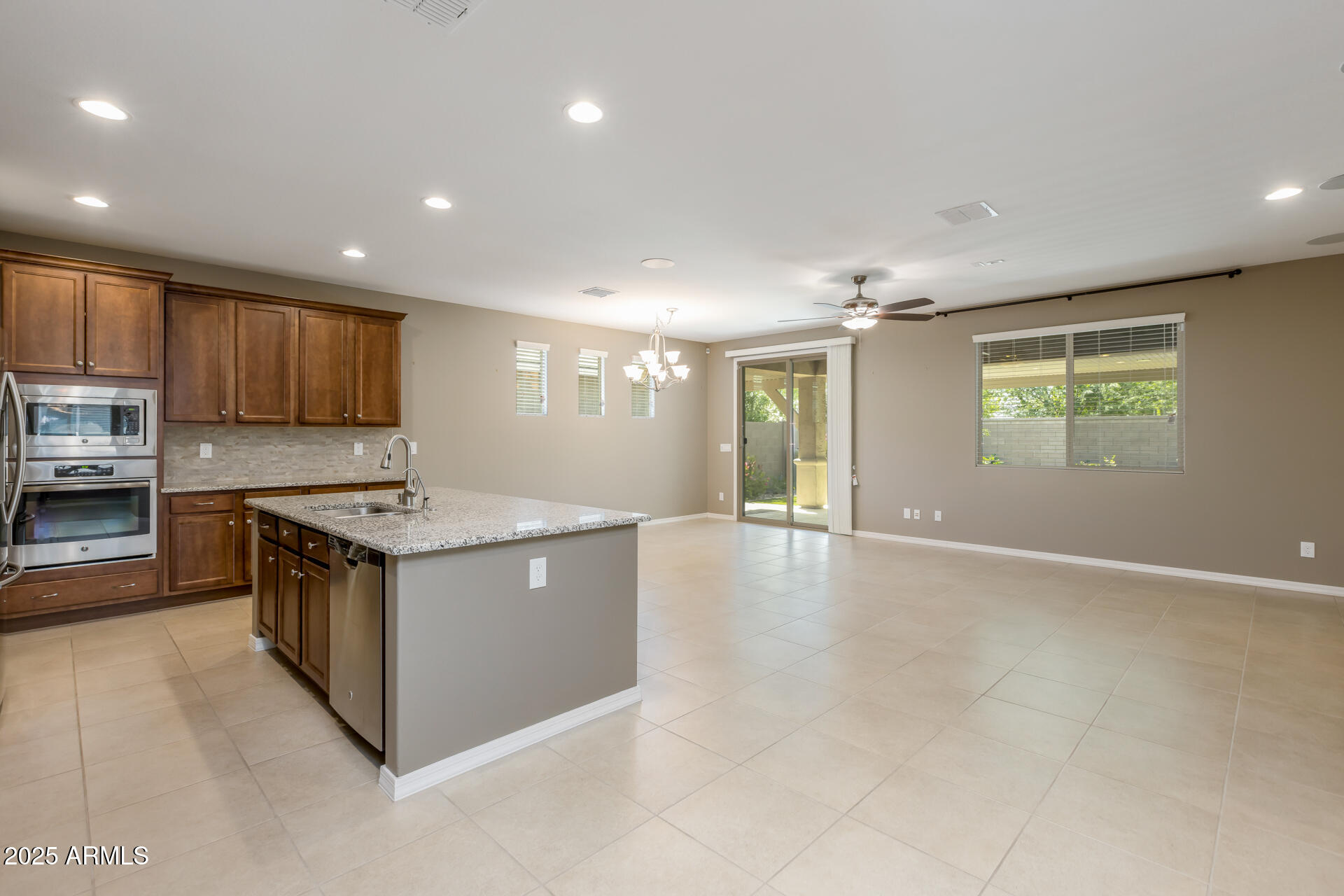 20673 East Canary Way Queen Creek, AZ 85142 - Photo 10 of 36 10) KITCHEN