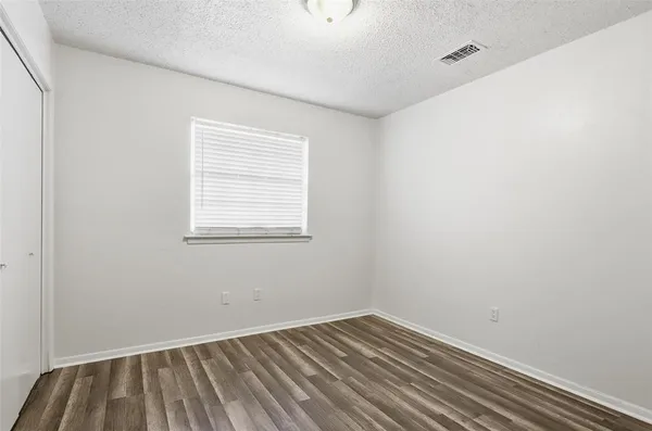 $2,075 | 125 North Jessup Street, Alvarado, TX 76009