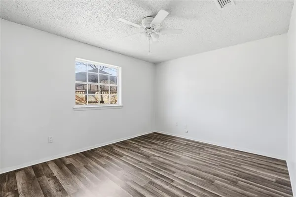 $2,075 | 125 North Jessup Street, Alvarado, TX 76009
