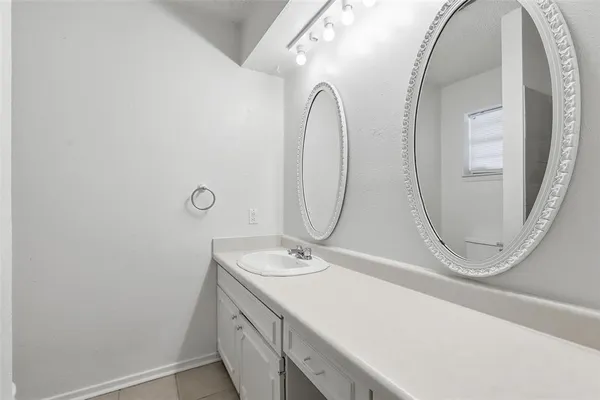 $2,075 | 125 North Jessup Street, Alvarado, TX 76009