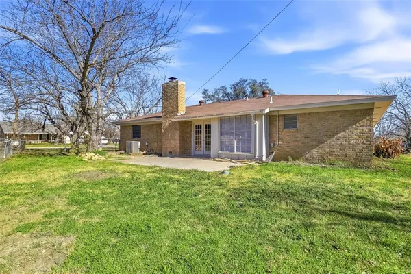 $2,075 | 125 North Jessup Street, Alvarado, TX 76009