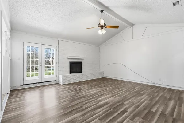 $2,075 | 125 North Jessup Street, Alvarado, TX 76009