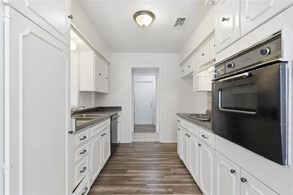 $2,075 | 125 North Jessup Street, Alvarado, TX 76009