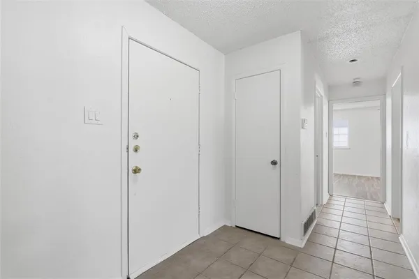 $2,075 | 125 North Jessup Street, Alvarado, TX 76009