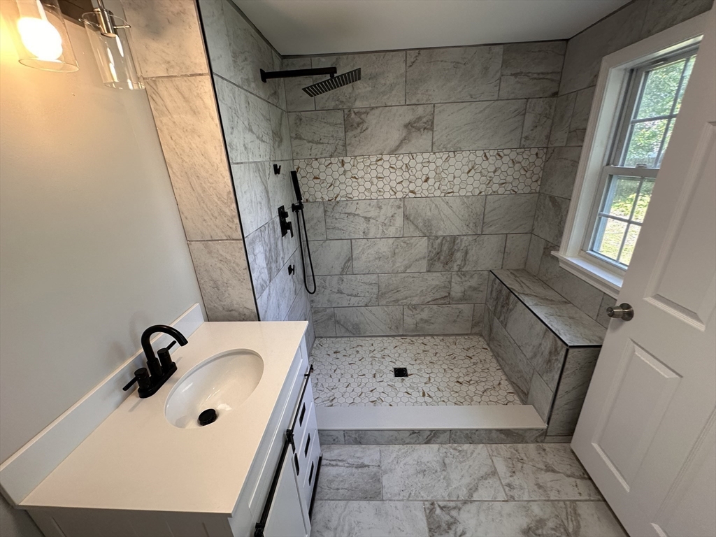 250 Gresham Street Springfield, MA 01119 - Photo 12 of 33