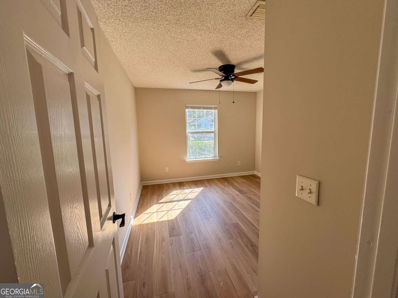 110 Talbot Court St. Marys, GA 31558 - Photo 8 of 16 a view of a hallway with wooden floor and a ceiling fan