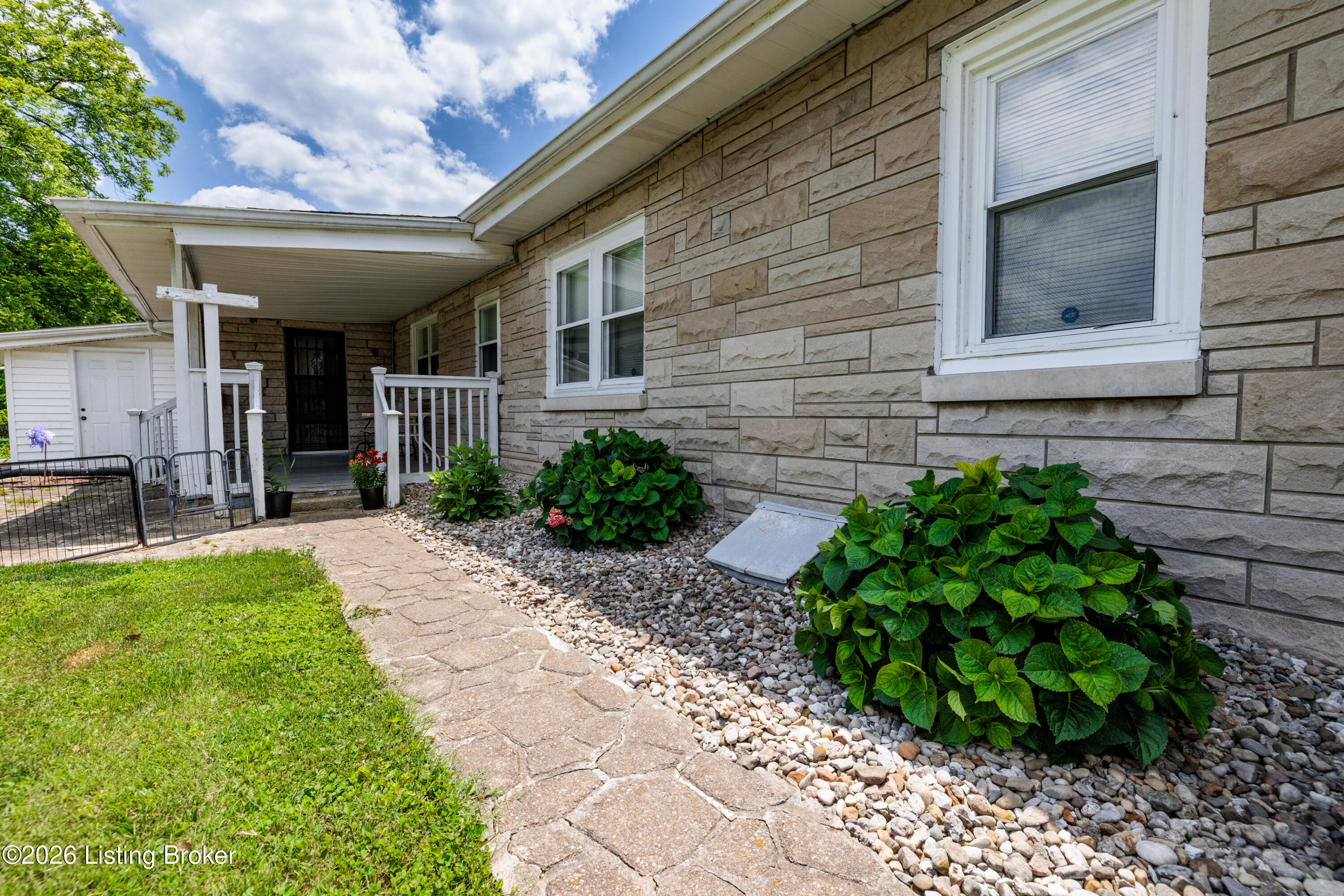 828 West Elm Road Radcliff, KY 40160 - Photo 29 of 36 BO0A5312