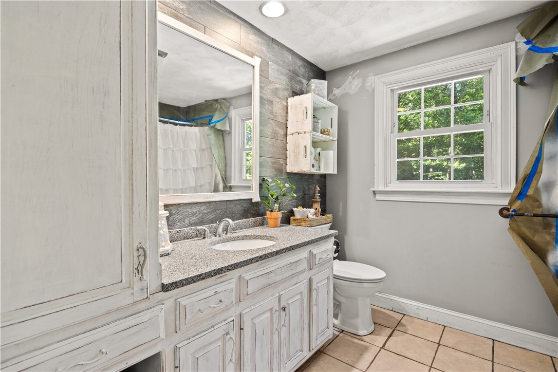 233 Old Oxford Road North Smithfield, RI 02896 - Photo 25 of 34
