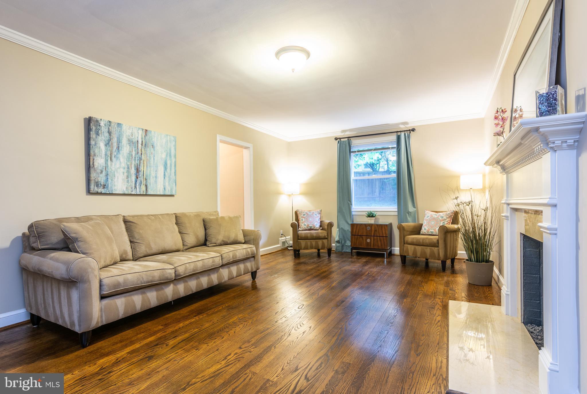 400 East Schuyler Road Silver Spring, MD 20901 - Photo 10 of 30 Spacious, tasteful, ready for any large furniture
