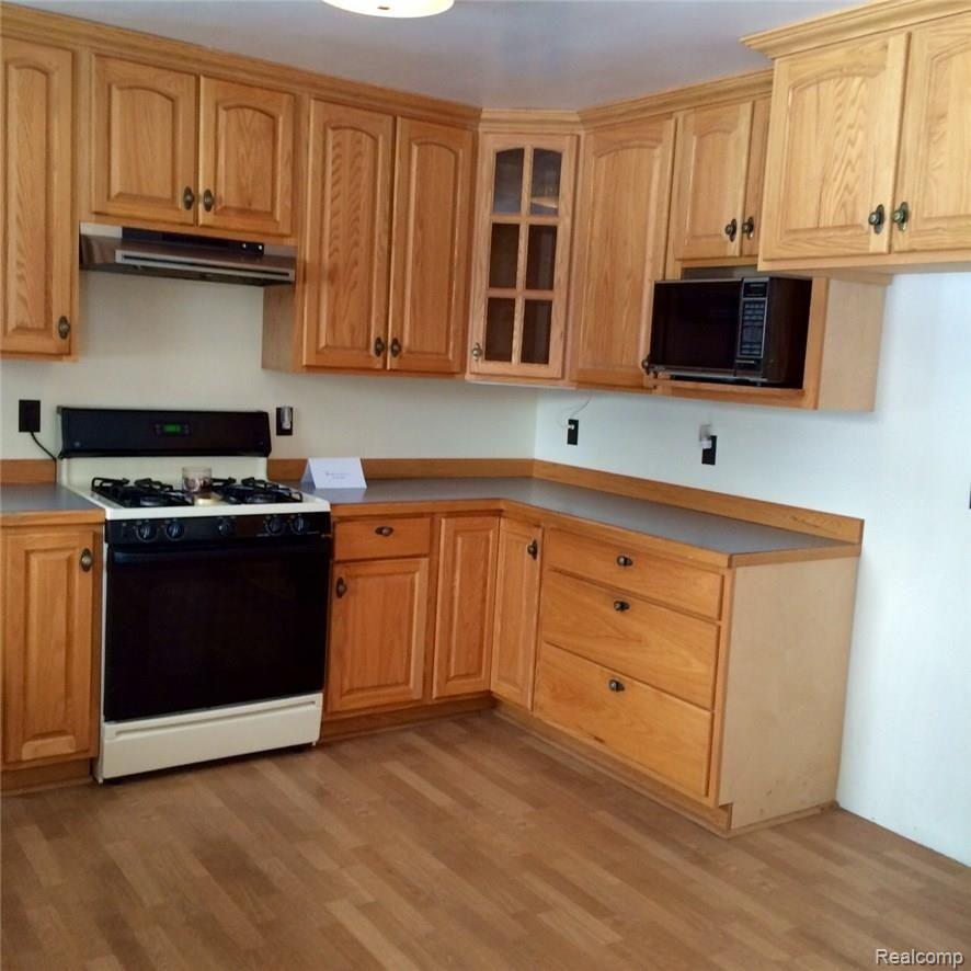 4081 West Schafer Road Pinckney, MI 48169 - Photo 11 of 36 Can you imagine cooking everyday here?