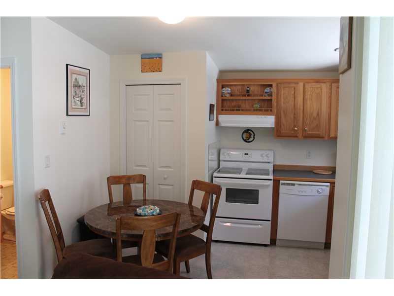 412 Post Road, Unit 136 Wells, ME 04090 - Photo 3 of 22 Kitchen. Dining Area