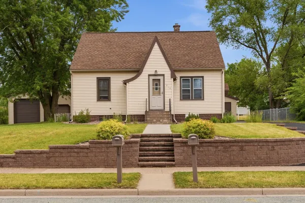 $385,000 | 310 9th Avenue North, Onalaska, WI 54650