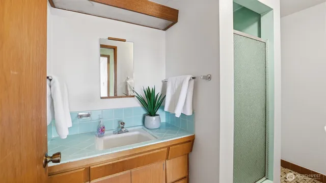 $1,200,000 | 1401 Lincoln Avenue Northeast, Renton, WA 98056