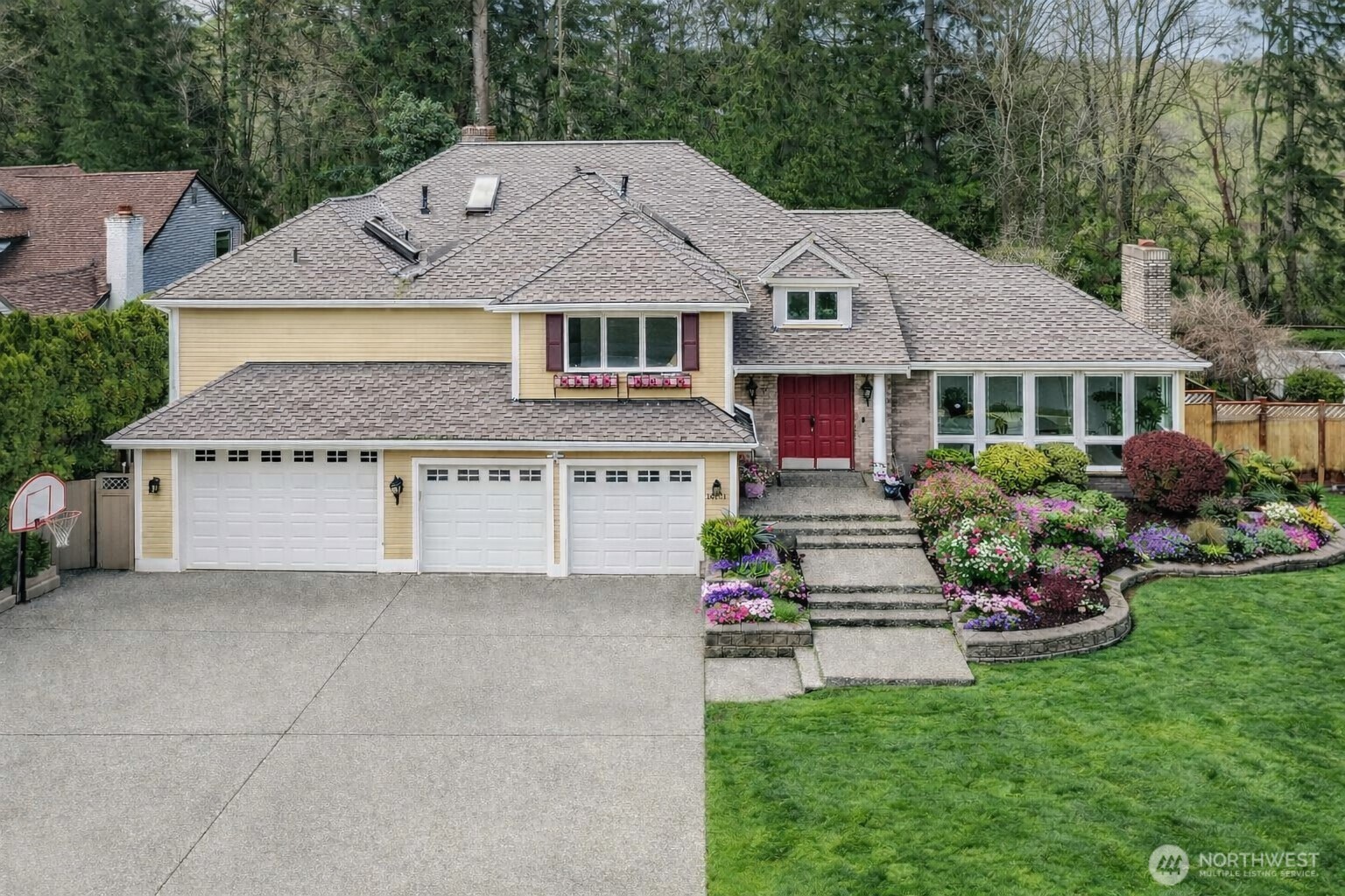 14021 Southeast 64th Street Bellevue, WA 98006 - Photo 1 of 40
