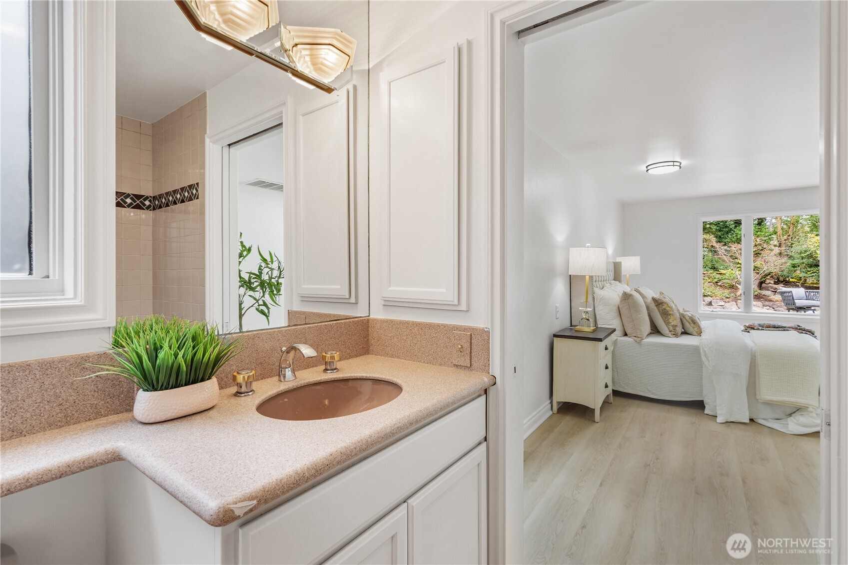14021 Southeast 64th Street Bellevue, WA 98006 - Photo 15 of 40