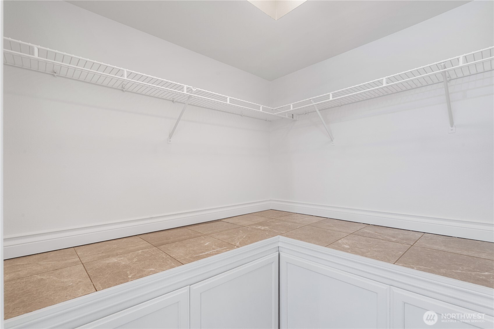 14021 Southeast 64th Street Bellevue, WA 98006 - Photo 17 of 40