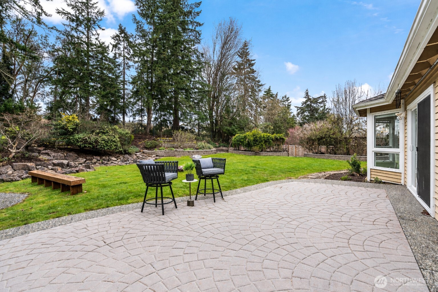 14021 Southeast 64th Street Bellevue, WA 98006 - Photo 34 of 40